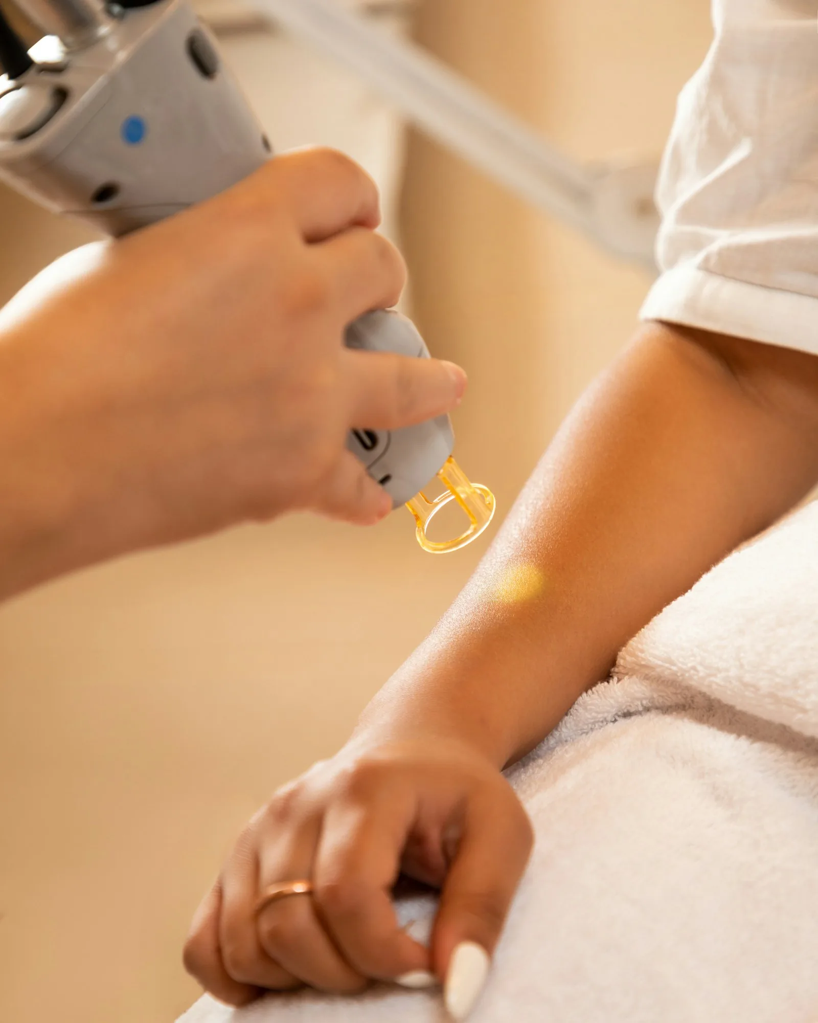 red laser therapy treatment on skin for neuropathy nerve damage